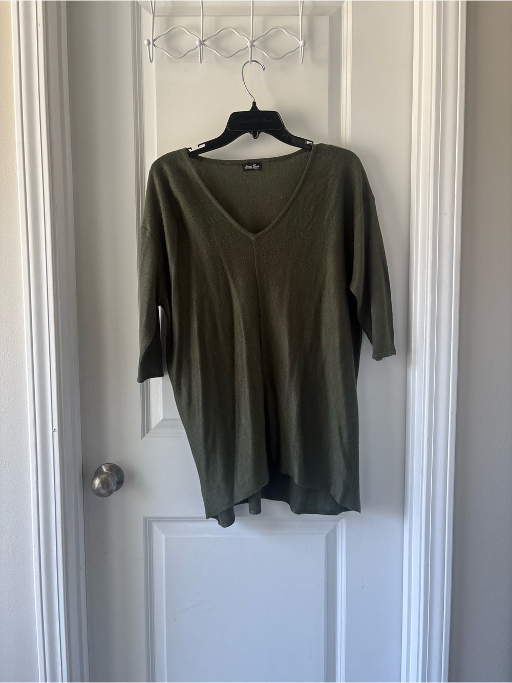Anna Lane Olive V‑Neck Lightweight Tunic